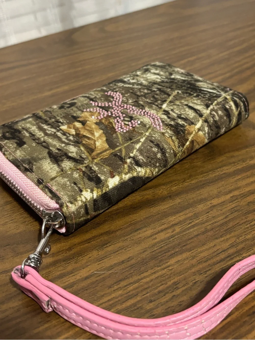 Browning Buckmark Mossy Oak Camo Wristlet Wallet with Pink Accents 6x4 pink trim